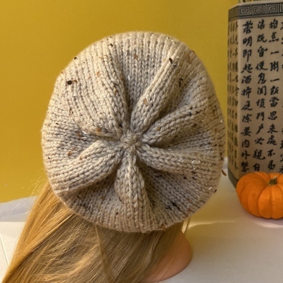 Hand crafted unisex wool grunge style slouchy beanie hat - Picture 3 of 4